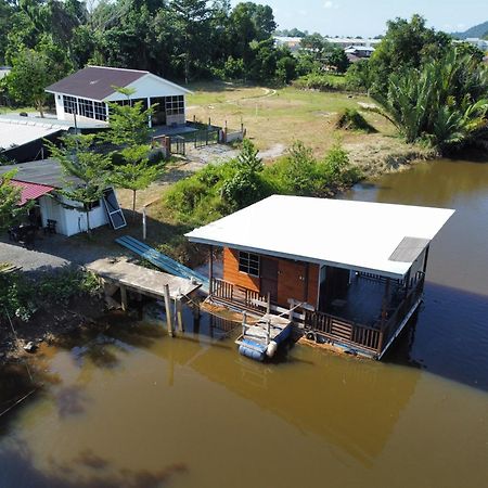 Qimmy Riverside Floating Cabin Куала Теренгану Екстериор снимка