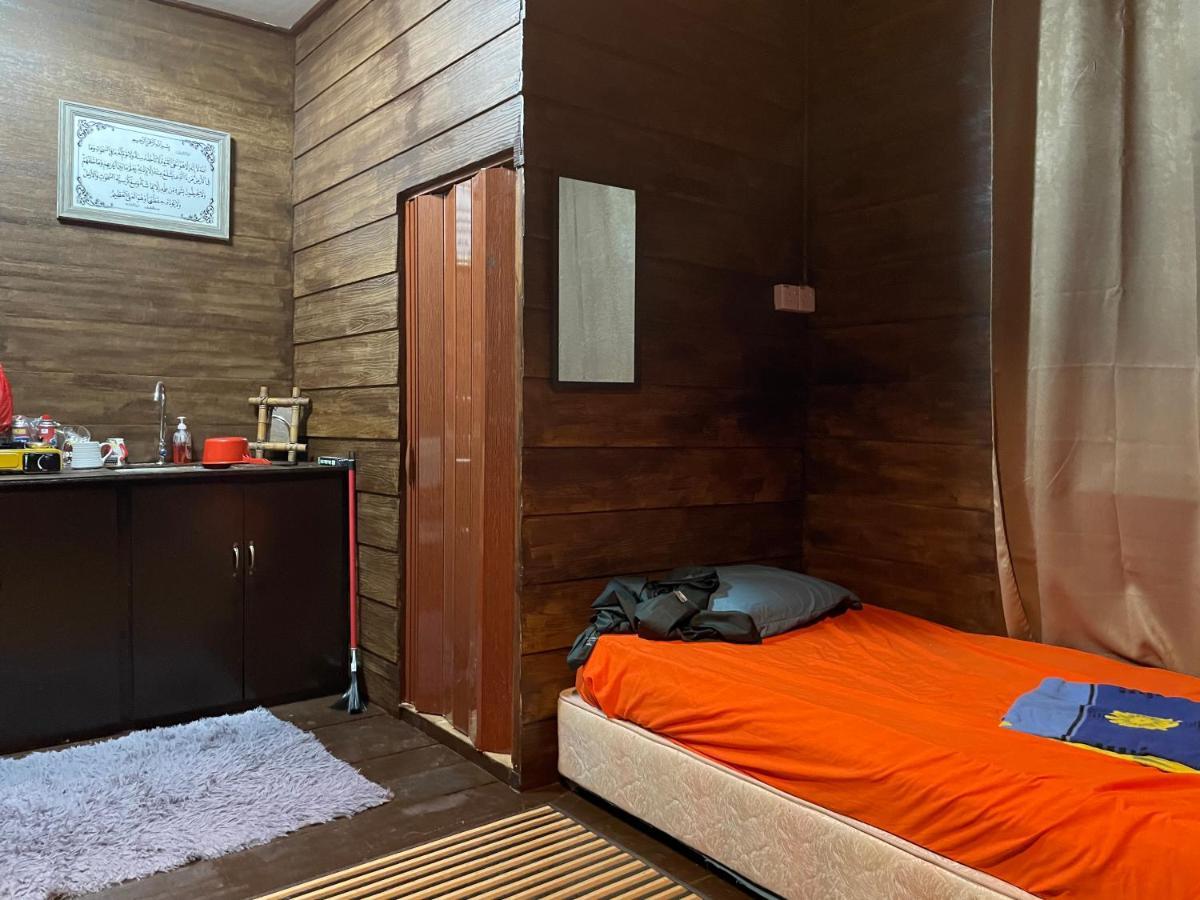 Qimmy Riverside Floating Cabin Куала Теренгану Екстериор снимка