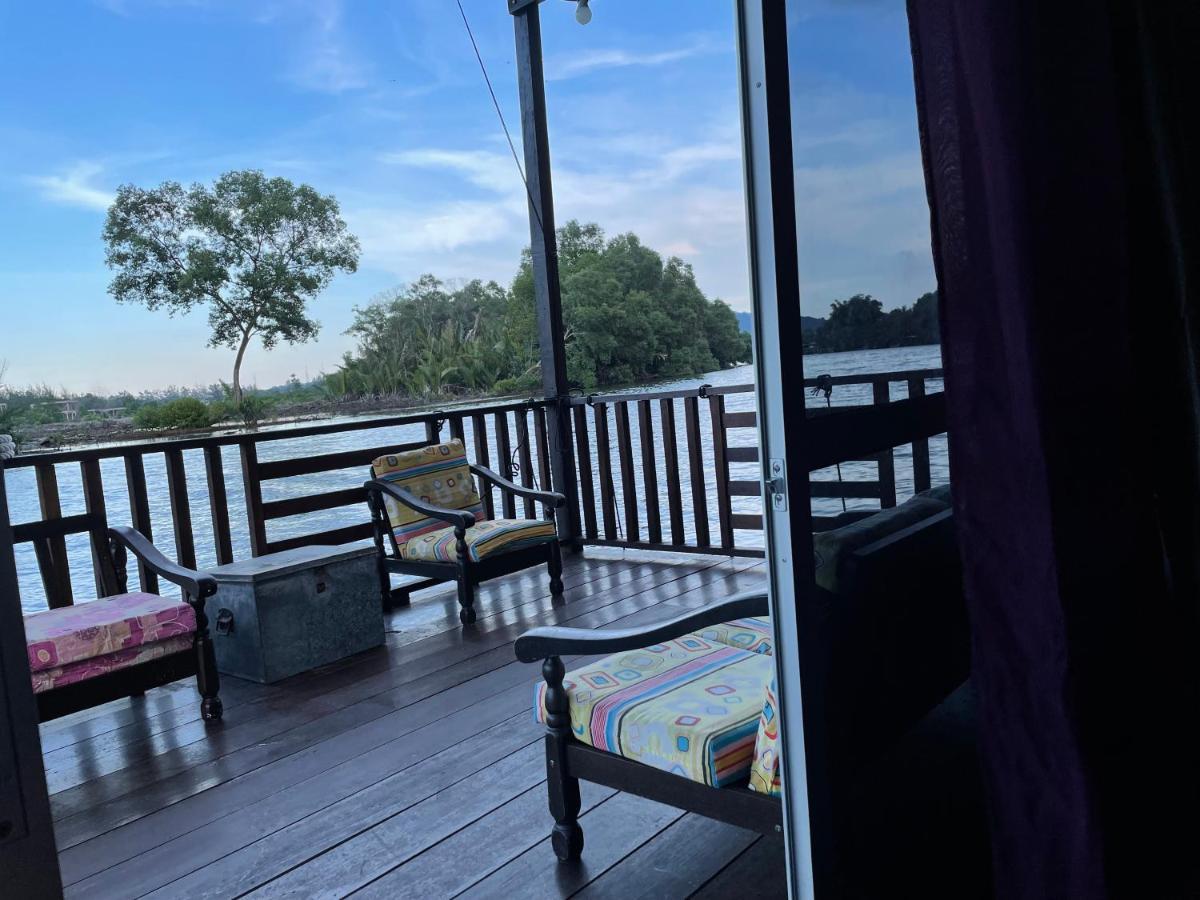 Qimmy Riverside Floating Cabin Куала Теренгану Екстериор снимка
