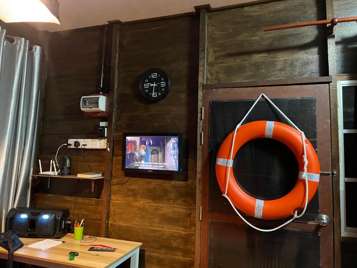 Qimmy Riverside Floating Cabin Куала Теренгану Екстериор снимка