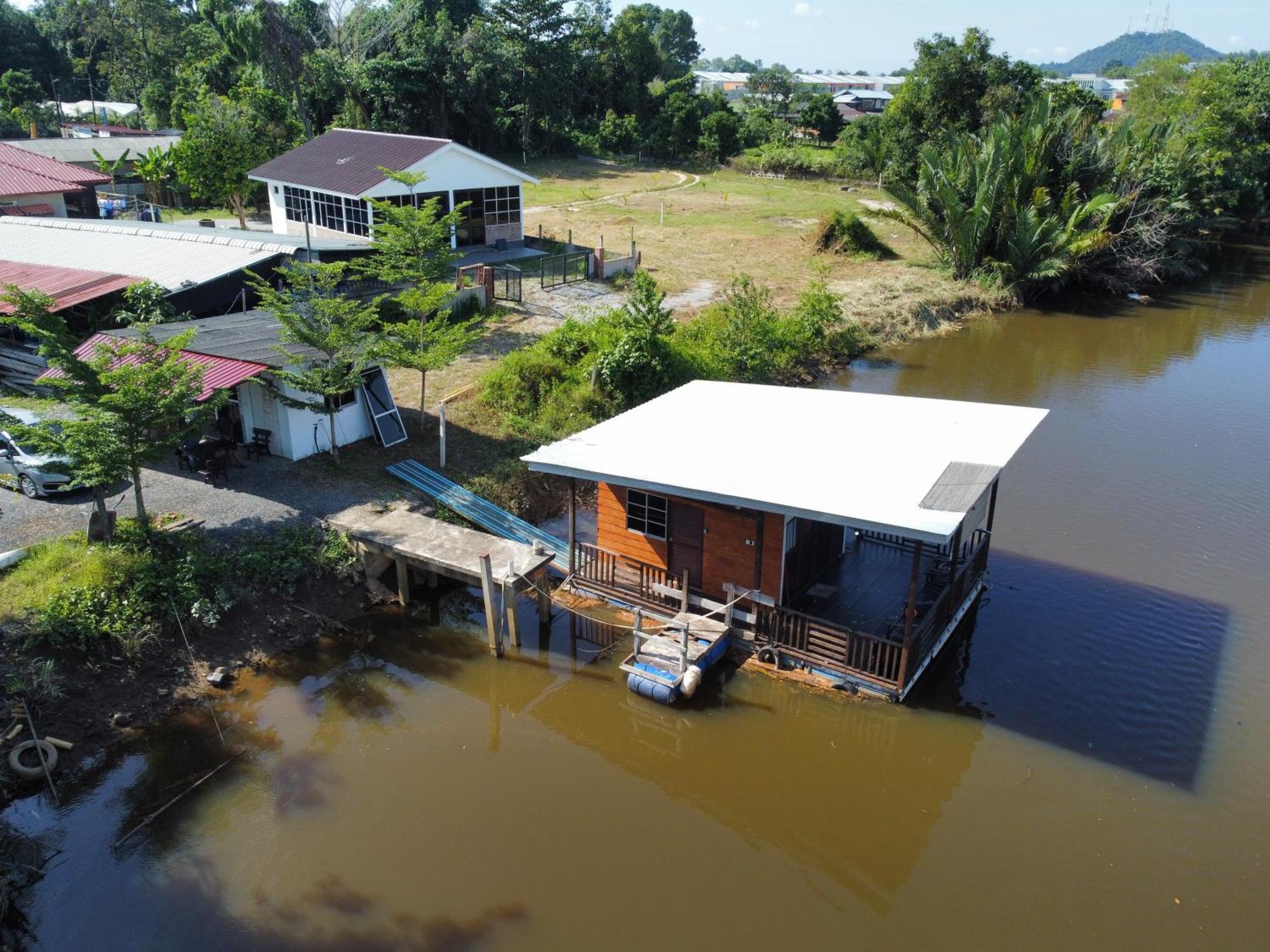 Qimmy Riverside Floating Cabin Куала Теренгану Екстериор снимка